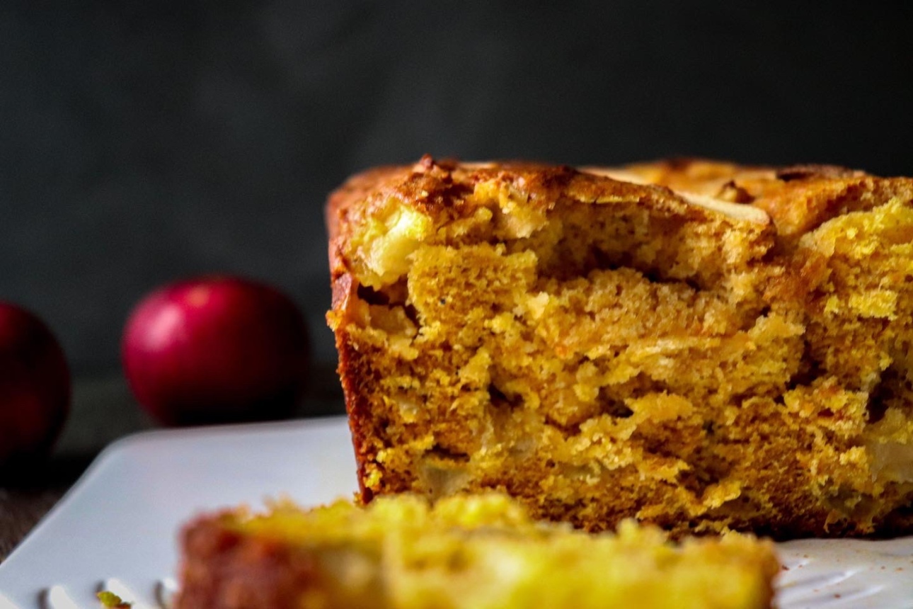 up close picture of the apple pumpkin bread